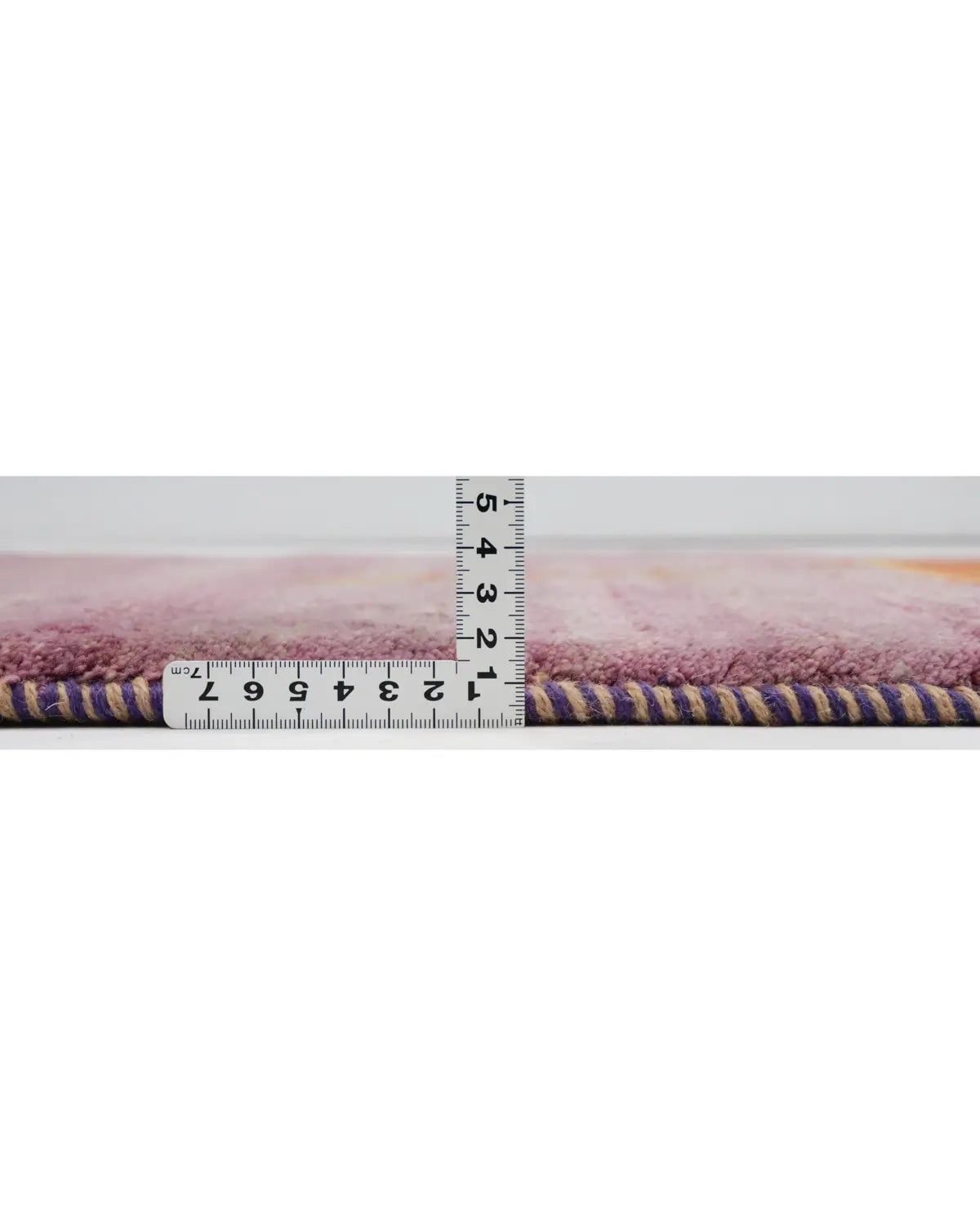 シーラーズ産ウールギャッベ 紫色 シンプルラグ 厚みがわかる写真