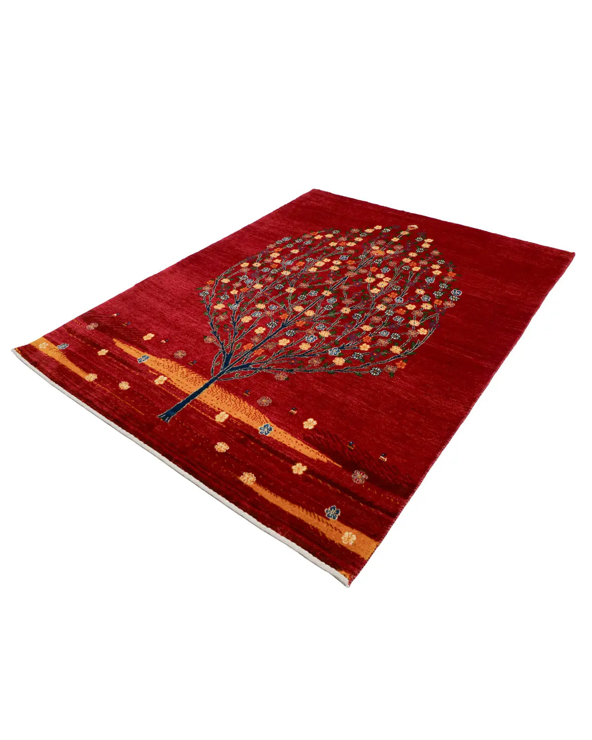 深みのある赤地に、色とりどりの花をつけた一本の木が描かれた手織りラグ