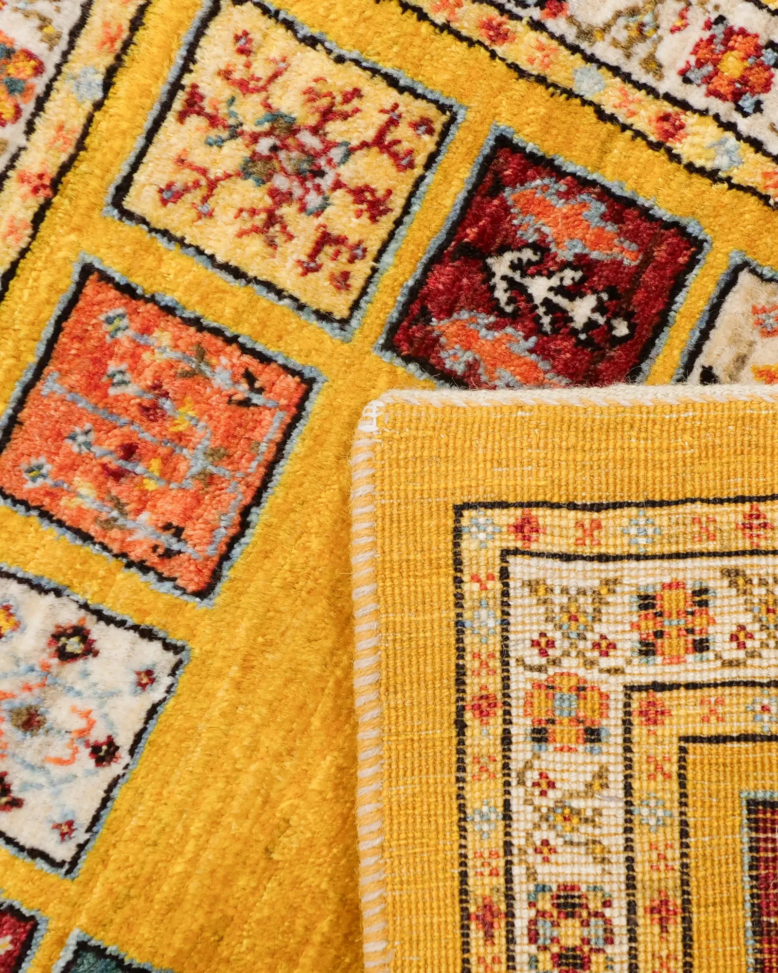 ペルシャギャッベ シーラーズ産 ウール ゴールド 玄関マット ボーダーの絵柄（拡大）