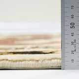 トライバルな雰囲気を感じる手織りギャッベの厚み