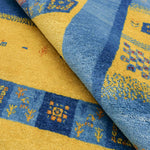 ギャッベ 手織りラグ、羊と生命の樹モチーフが特徴のシーラーズ産