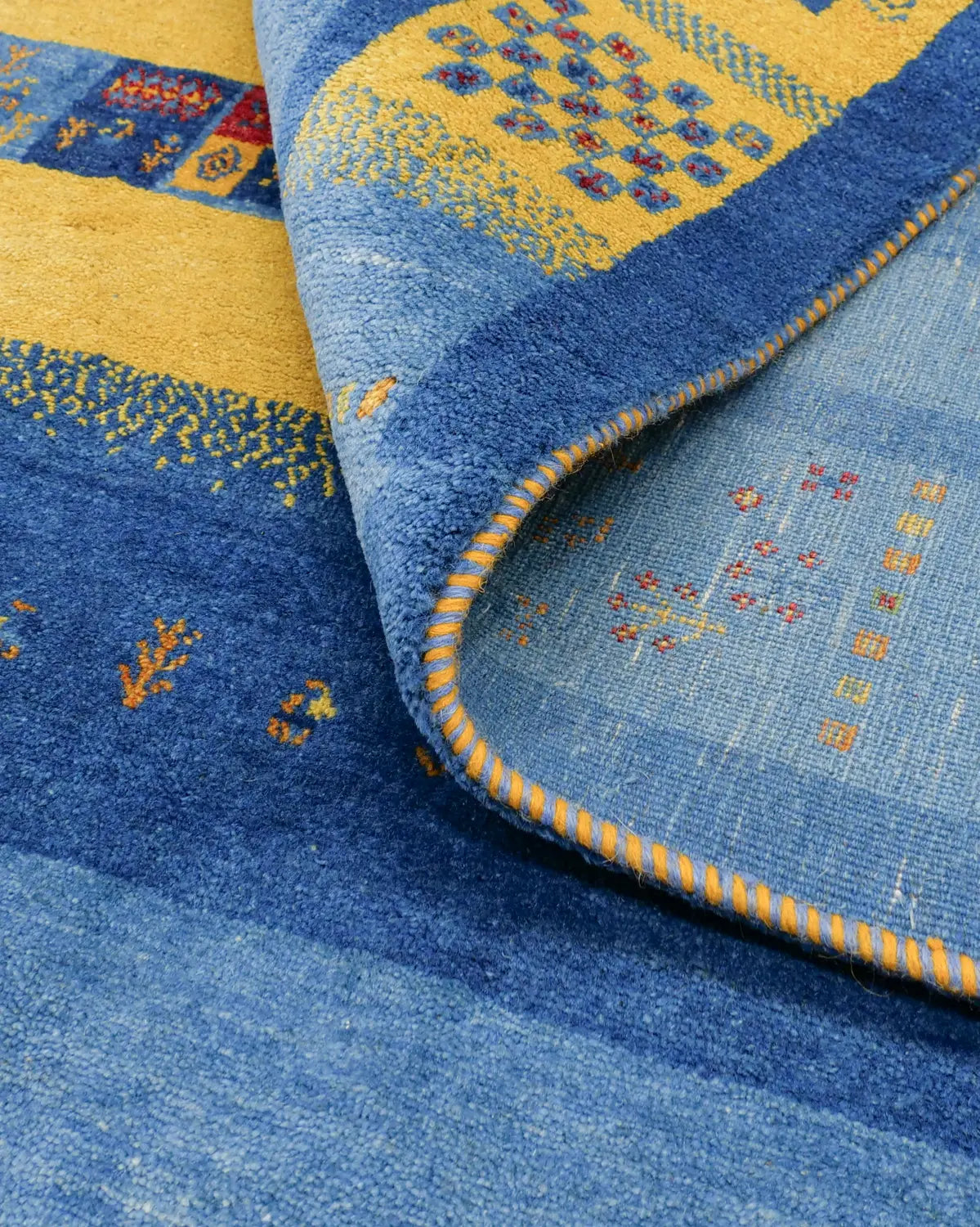 シーラーズ地方で織られたギャッベ ファイン、約1.6cm厚のウール絨毯