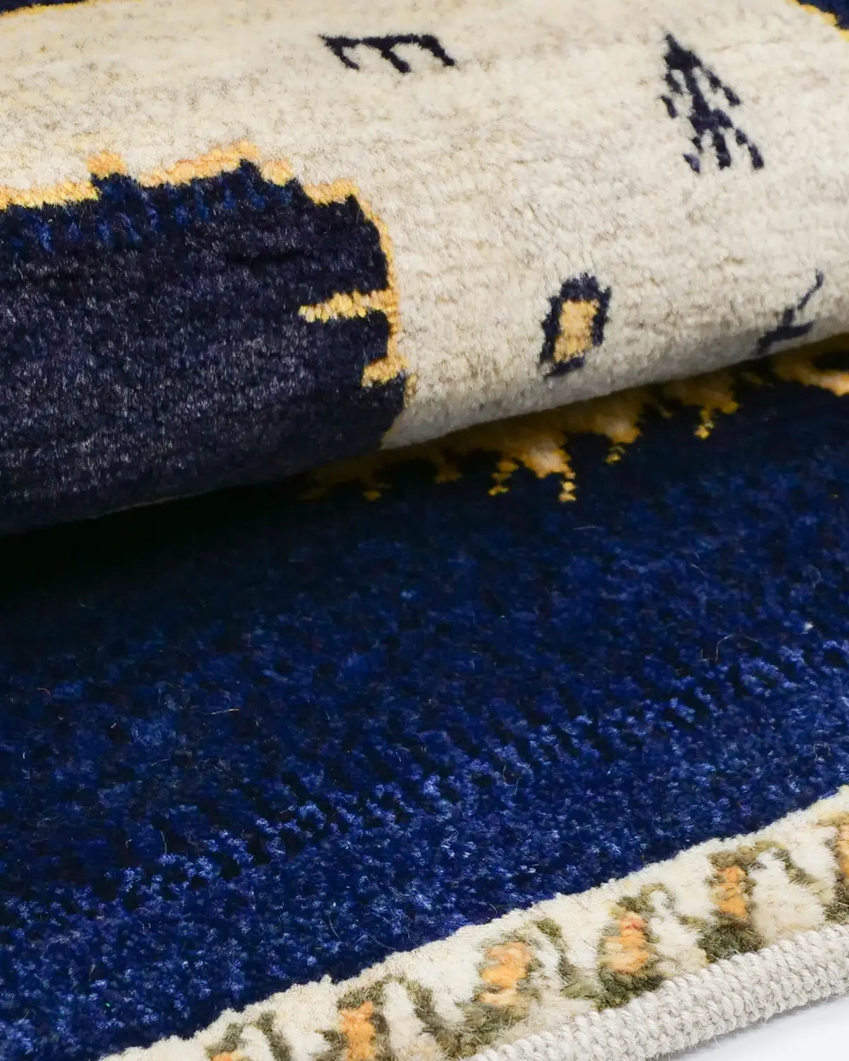 ウール手織りラグ ペルシャギャッベ 動物モチーフ