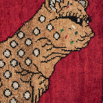 赤地にサングラスをかけたヒョウが描かれた、シーラーズ産の手織りウールラグ ライオンギャッベ 65×93cm 玄関マット