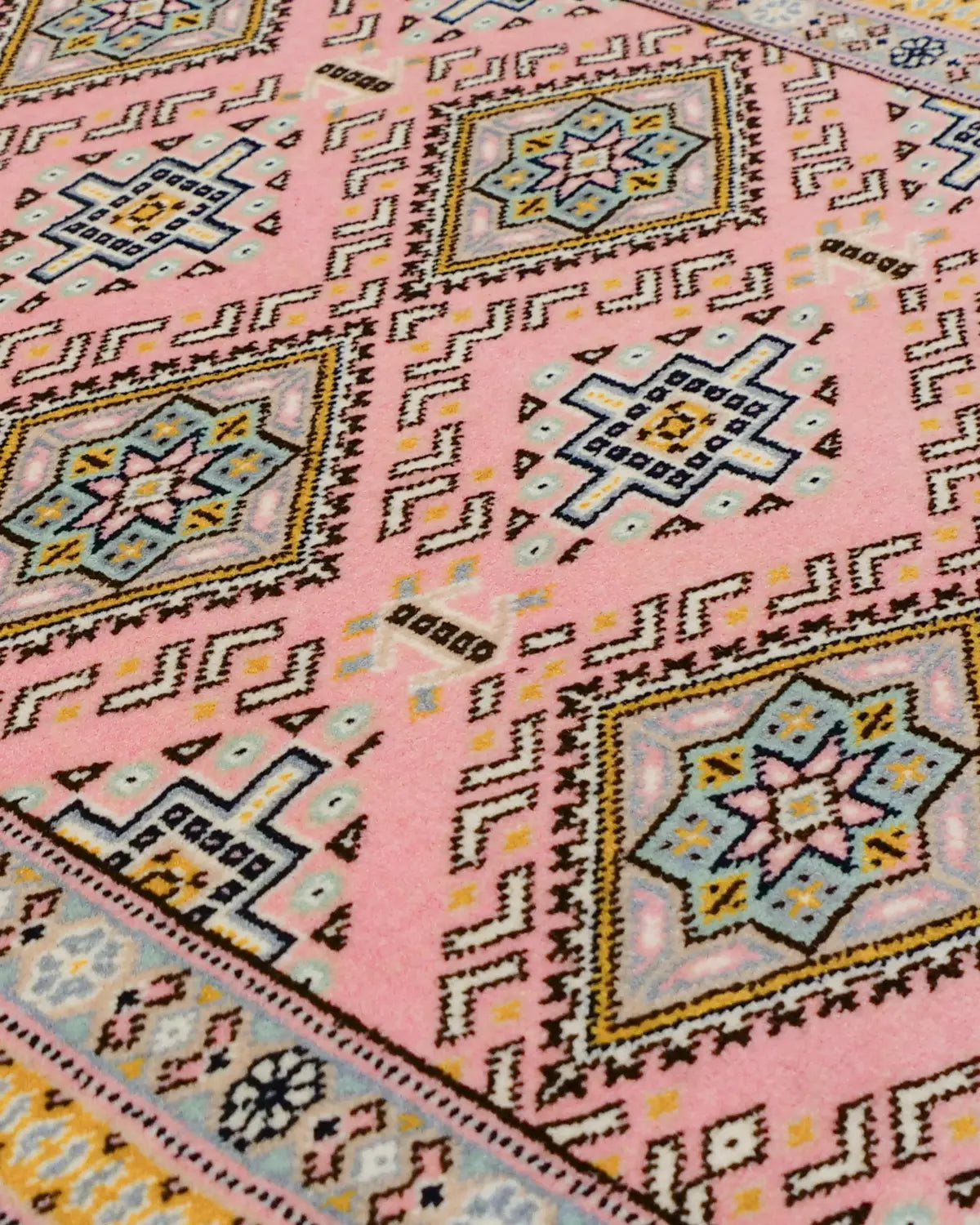 パキスタン絨毯 ピンク 玄関マット 織りのアップ
