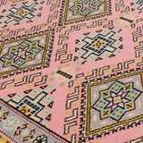パキスタン絨毯 ピンク 玄関マット 織りのアップ