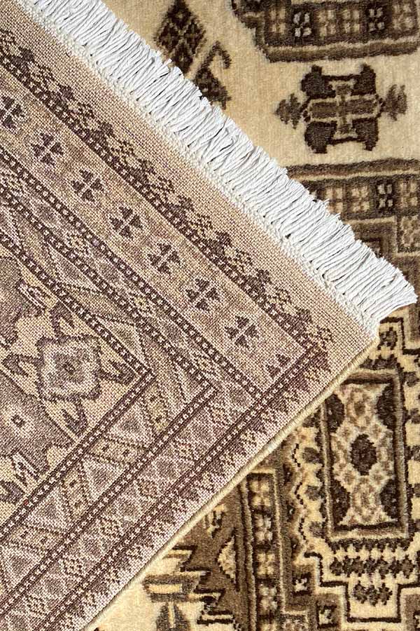 ベージュのパキスタン手織り絨毯