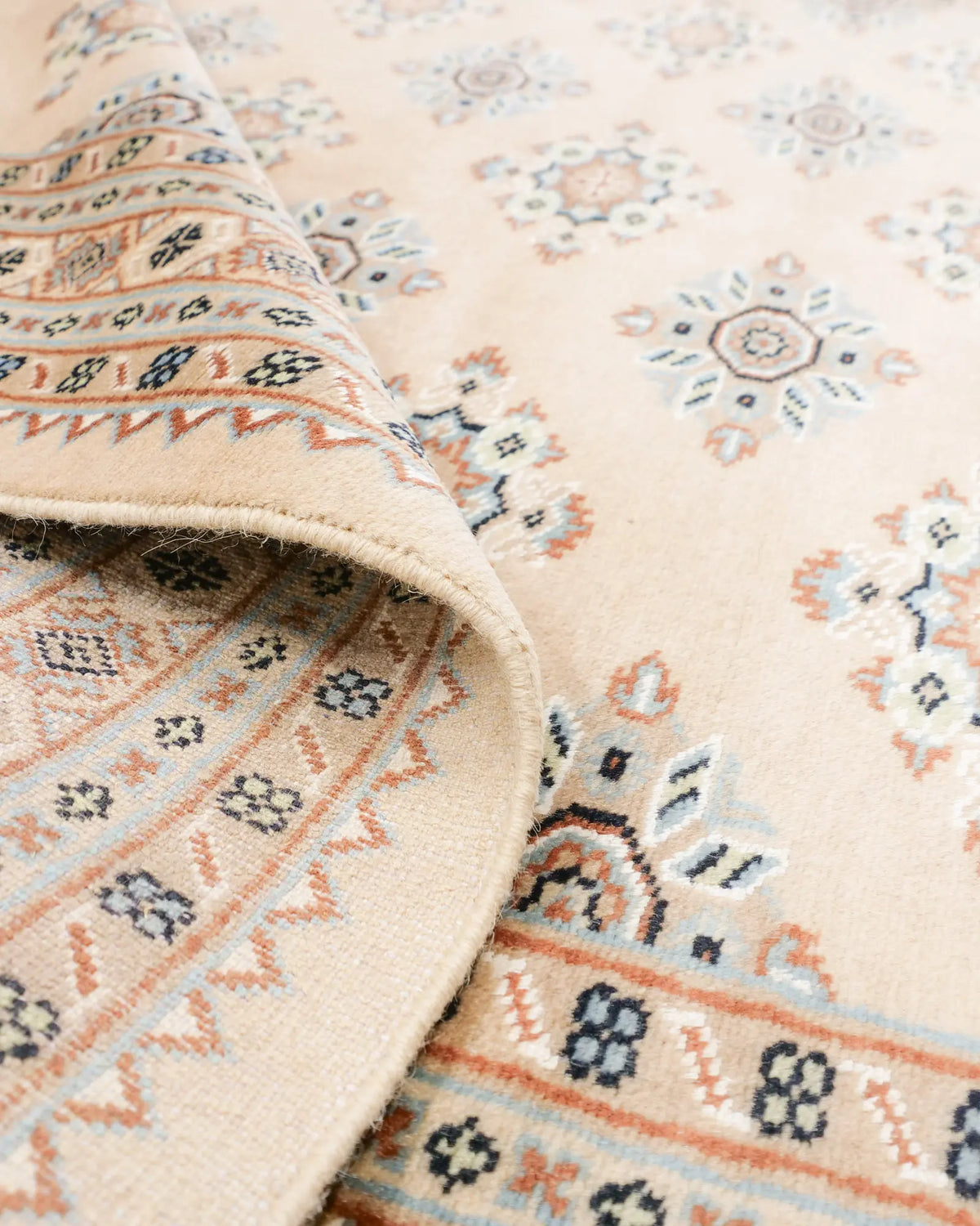 パキスタン絨毯 142×210cm 白 リビング 手織り｜SATHI RUGS