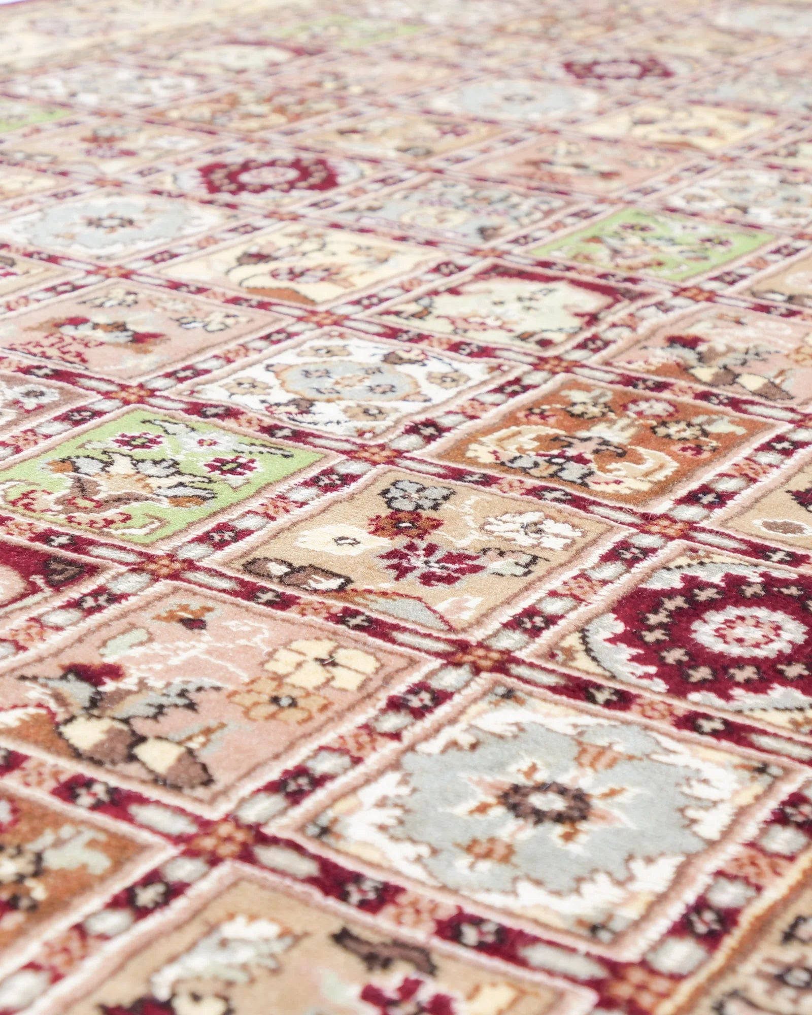 パキスタン絨毯 シルクタッチ 約138cm x 214cm|SATHI RUGS パキスタン絨毯 シルクタッチ 約138cm x 214cm|SATHI RUGS