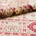 ラホール産の手織りパキスタン絨毯。サイズ約138×214cm、ソファー前に最適な大きさ。伝統的なヘシティ文様を織り込み、毛足が長めで柔らかなウールの質感が特徴。