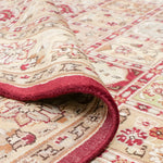 ラホール産の手織りパキスタン絨毯。サイズ約138×214cm、ソファー前に最適な大きさ。伝統的なヘシティ文様を織り込み、毛足が長めで柔らかなウールの質感が特徴。