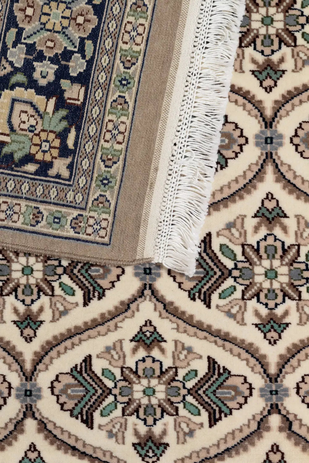 パキスタン絨毯 ファインクオリティ 約143cm x 190cm|SATHI RUGS パキスタン絨毯 ファインクオリティ 約143cm x 190cm|SATHI RUGS