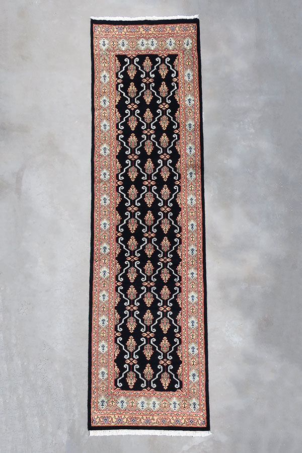 手織りのパキスタン絨毯廊下敷き黒色