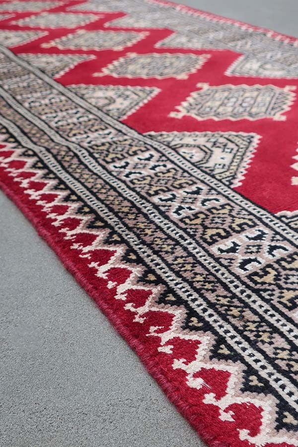 赤色の廊下敷きパキスタン絨毯
