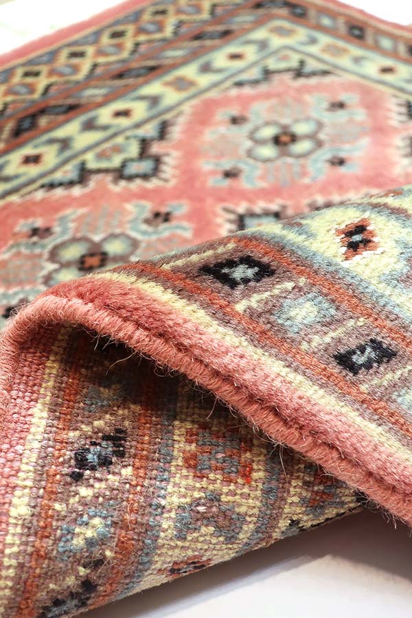 手織りラグ ピンク