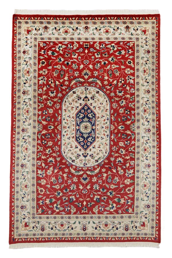 リビングサイズのパキスタン絨毯赤色