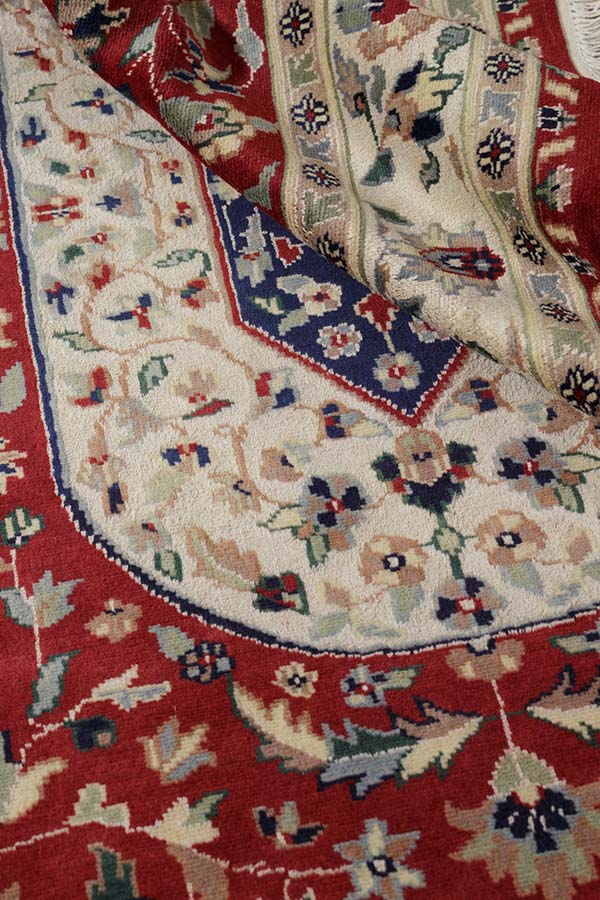 リビングサイズのパキスタン絨毯赤色