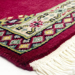 深紅のパキスタン絨毯