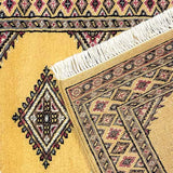 黄色のパキスタン絨毯