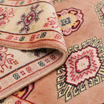 ラホール産 手織りウール絨毯 やさしい花文様