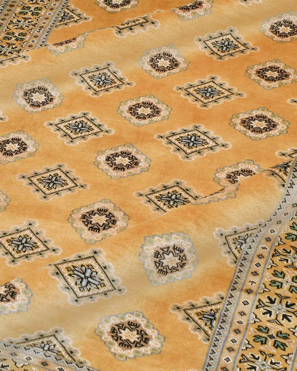 落ち着いた黄色のパキスタン絨毯 ウール 手織り