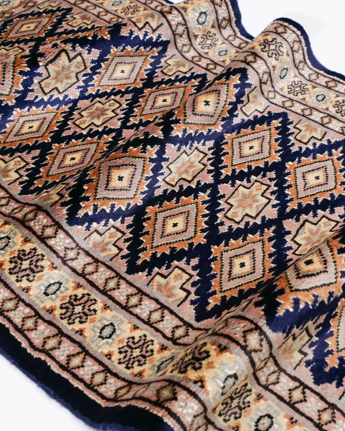パキスタン絨毯 シルクタッチ 約61cm x 119cm|SATHI RUGS パキスタン絨毯 シルクタッチ 約61cm x 119cm|SATHI RUGS