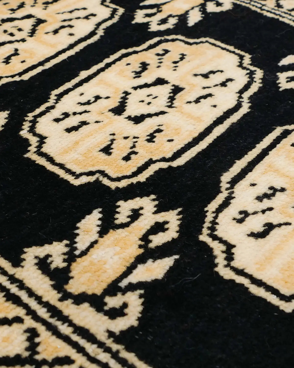 玄関やデスク下に使える45×60cm パキスタン手織り絨毯