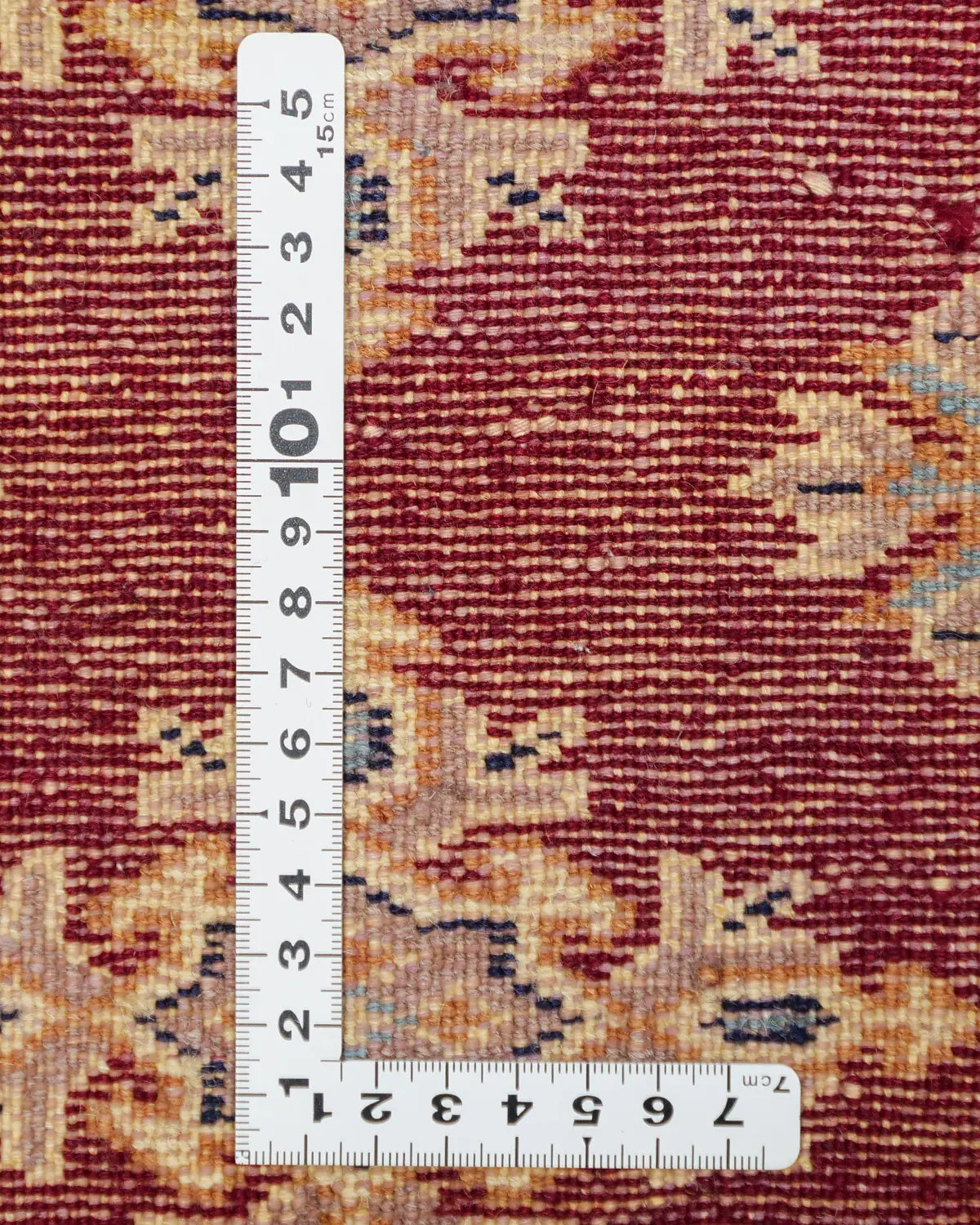 赤地に菱形文様が並ぶラホール産パキスタン絨毯 