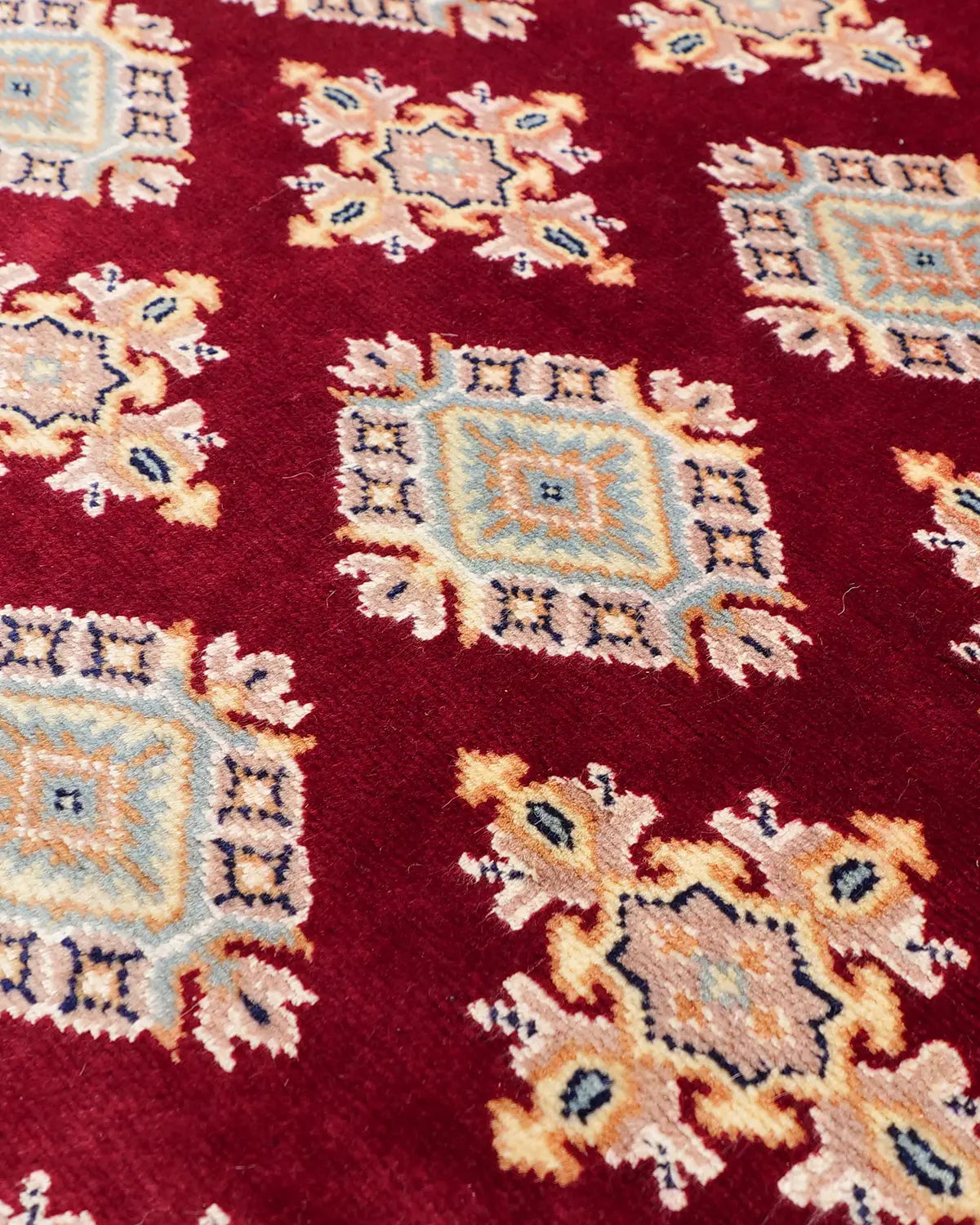 シルクタッチの風合いを持つラホール産パキスタンウール絨毯