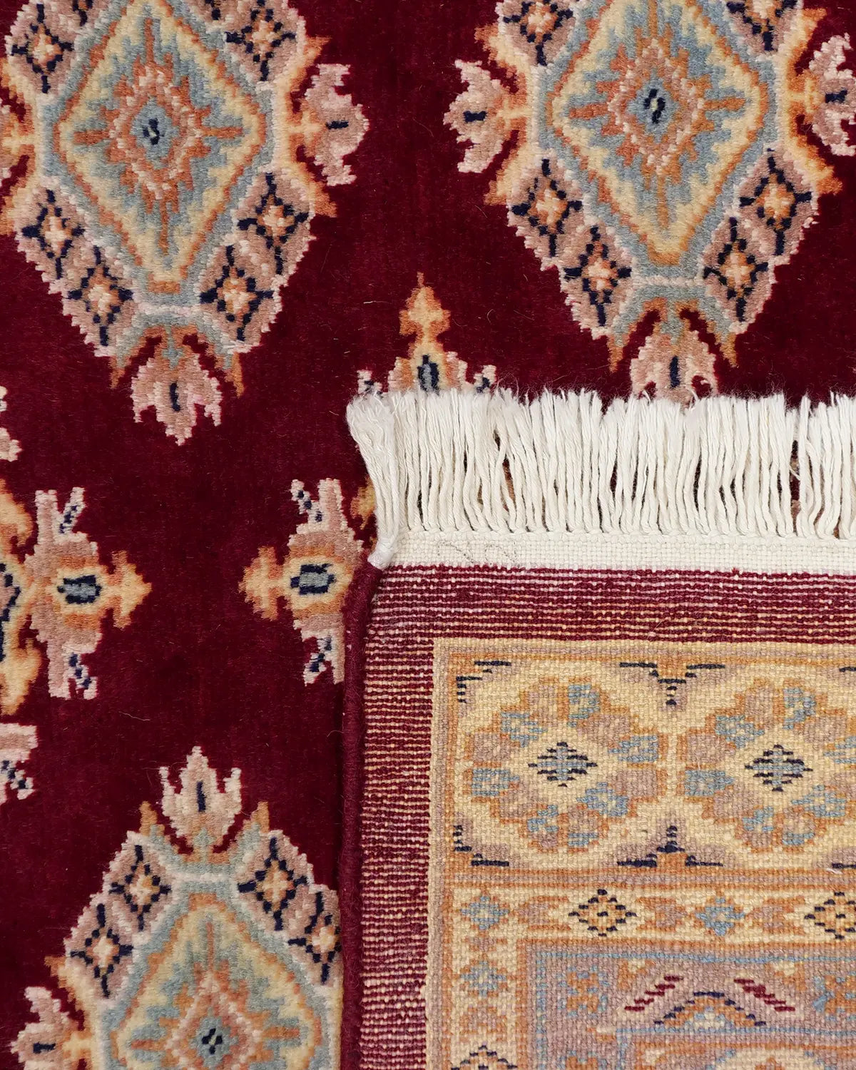 高級感ある赤系デザインのパキスタン絨毯 ラホール産