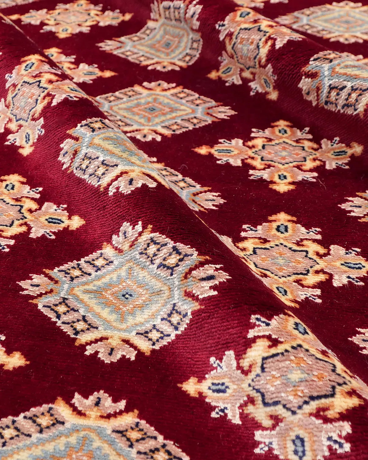 幾何学模様が連続するラホール産パキスタン絨毯 ウールラグ