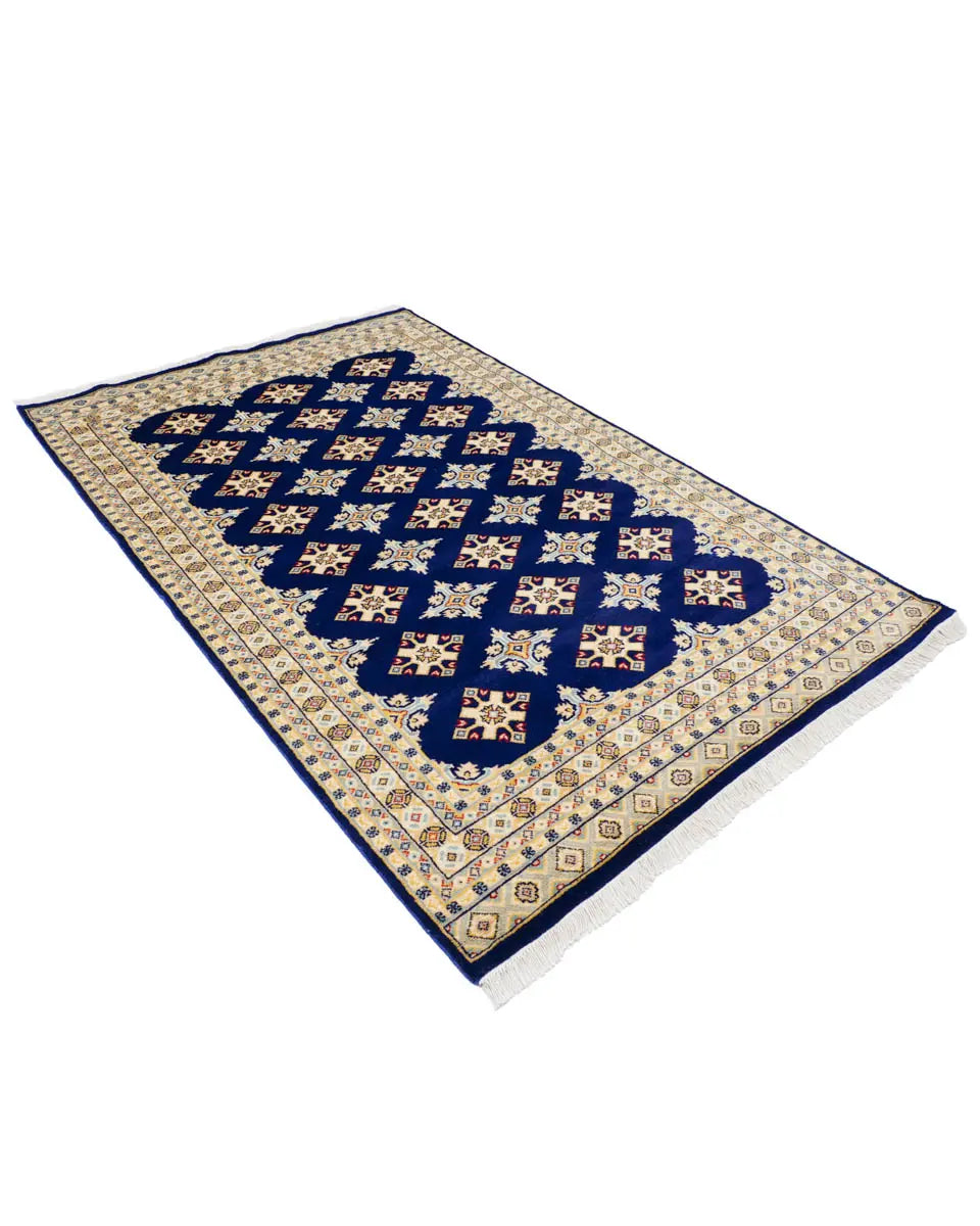 ネイビー地に二種類のひし形模様が規則的に並んだラホール産手織りパキスタン絨毯