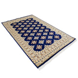 ネイビー地に二種類のひし形模様が規則的に並んだラホール産手織りパキスタン絨毯