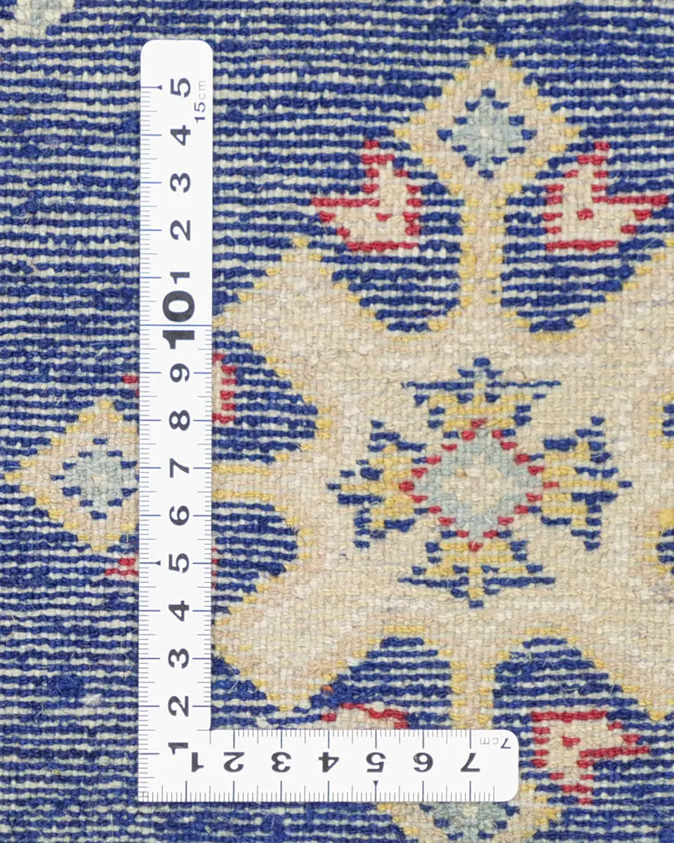 ネイビー地に二種類のひし形模様が規則的に並んだラホール産手織りパキスタン絨毯