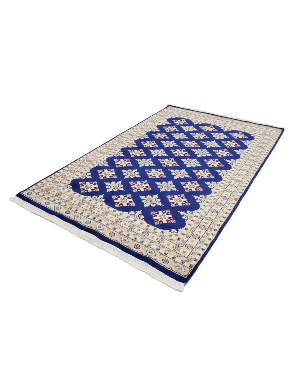 ネイビー地に二種類のひし形模様が規則的に並んだラホール産手織りパキスタン絨毯