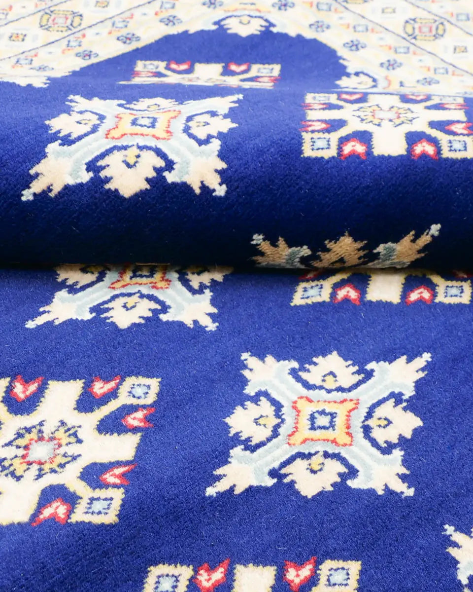 ネイビー地に二種類のひし形模様が規則的に並んだラホール産手織りパキスタン絨毯