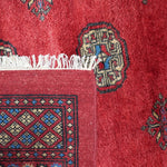 赤いボハラ柄が映えるパキスタン絨毯 手織りウール
