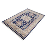 手織りのウールラグ ネイビーとベージュのコントラストが美しいデザイン