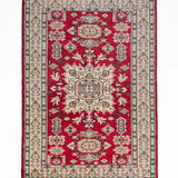 赤地に大きなメダリオンが織り込まれたパキスタン絨毯