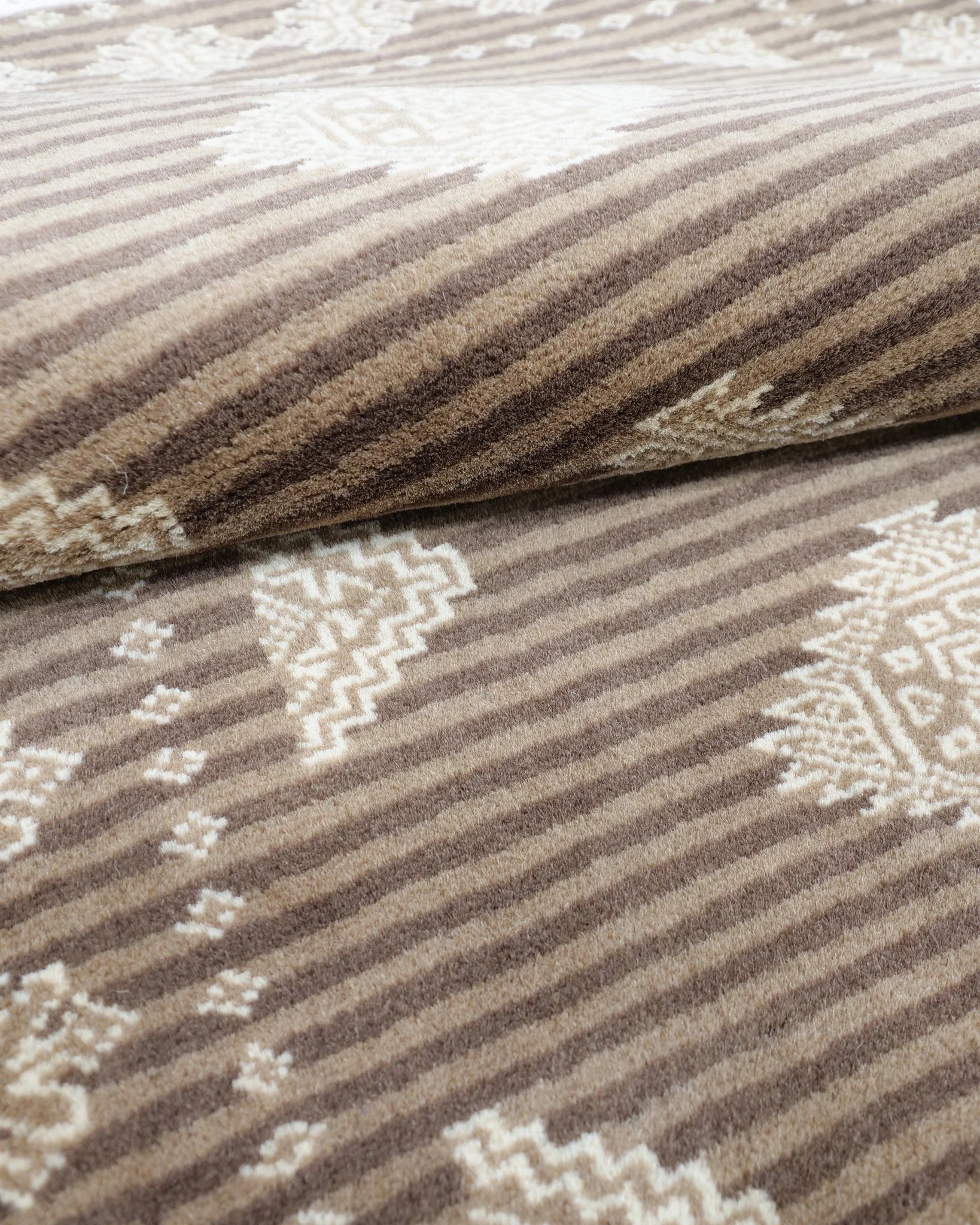 ラホール産 パキスタン絨毯 61x94cm ジャルダール柄 ウール製 手織りラグ 茶系 ストライプ入り モダンなデザイン