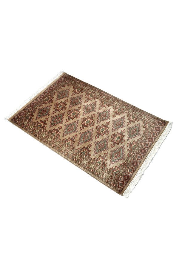 パキスタン絨毯　ファインクオリティ　約79cm x 119cm