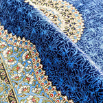 ブルー基調のペルシャ絨毯のつや