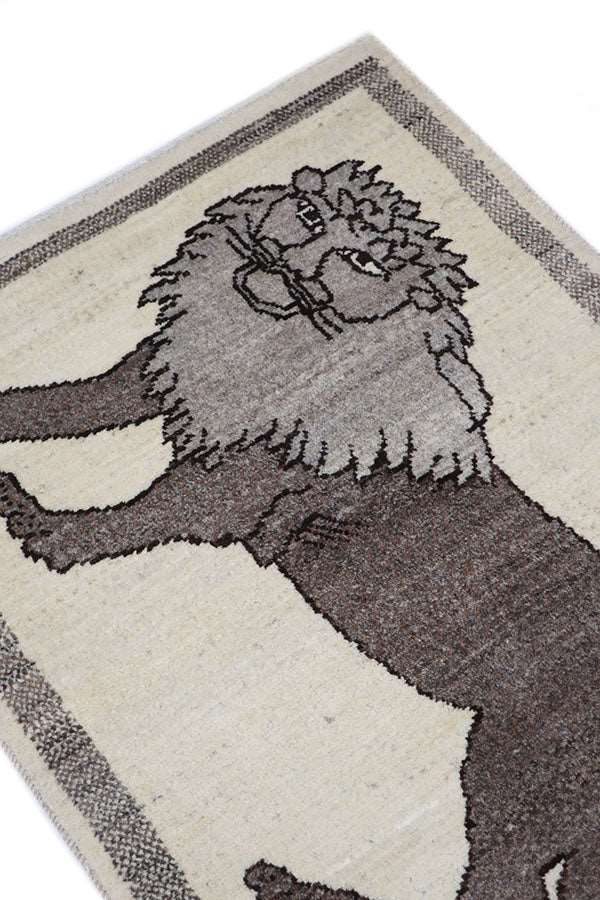 ライオンギャッベ(77x125cm)ペルシャ絨毯 玄関マット – SATHI RUGS