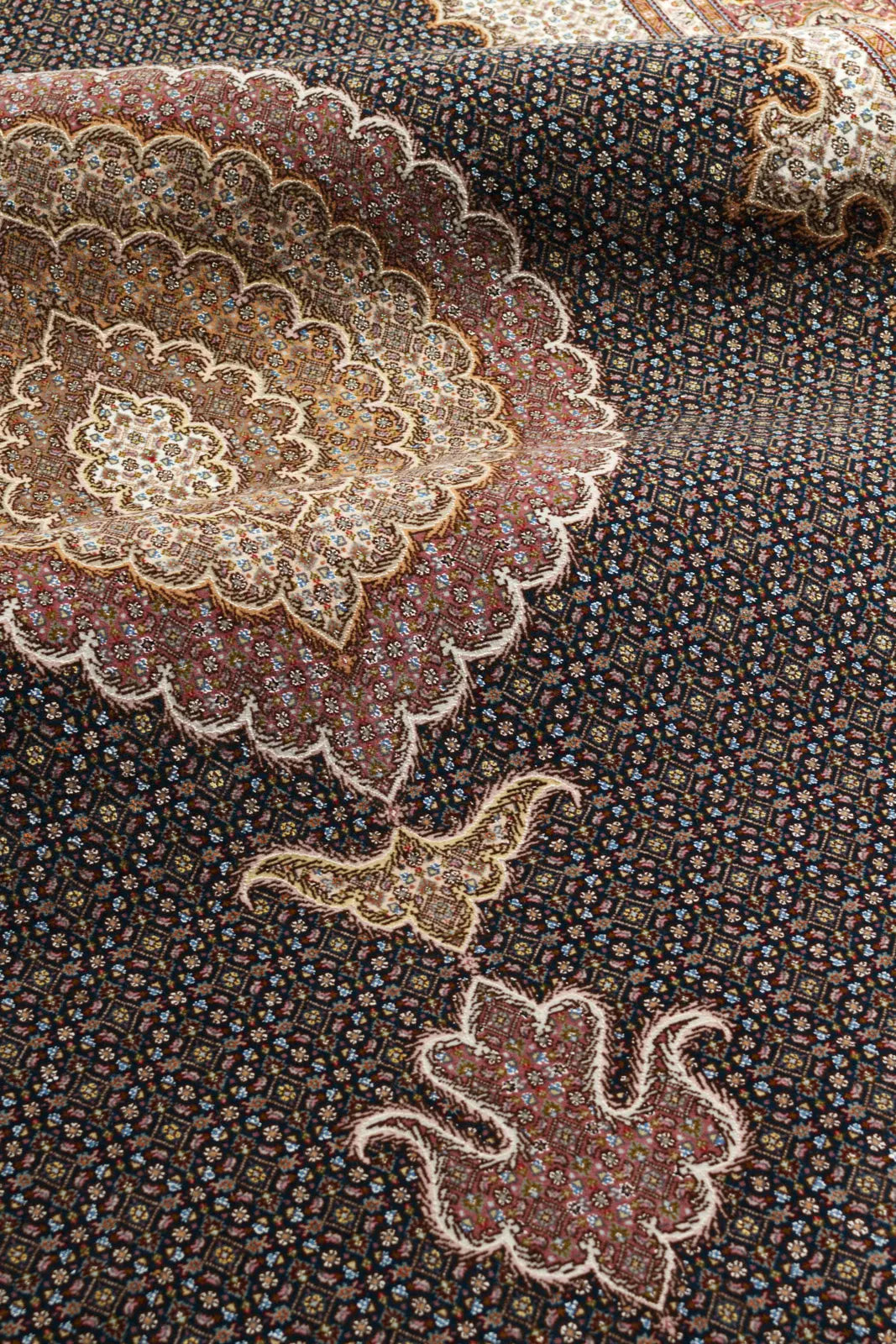 ペルシャ絨毯 タブリーズ産 ウール 約200cm x 302cm｜SATHI RUGS