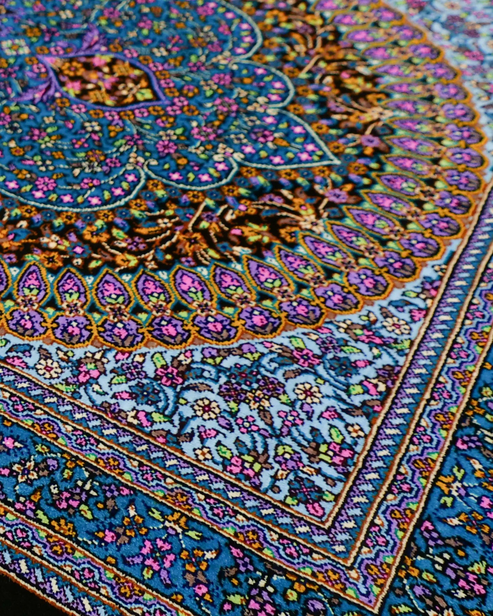 クム産シルク絨毯 アリプール工房 斜め 60×90cm ブルー
