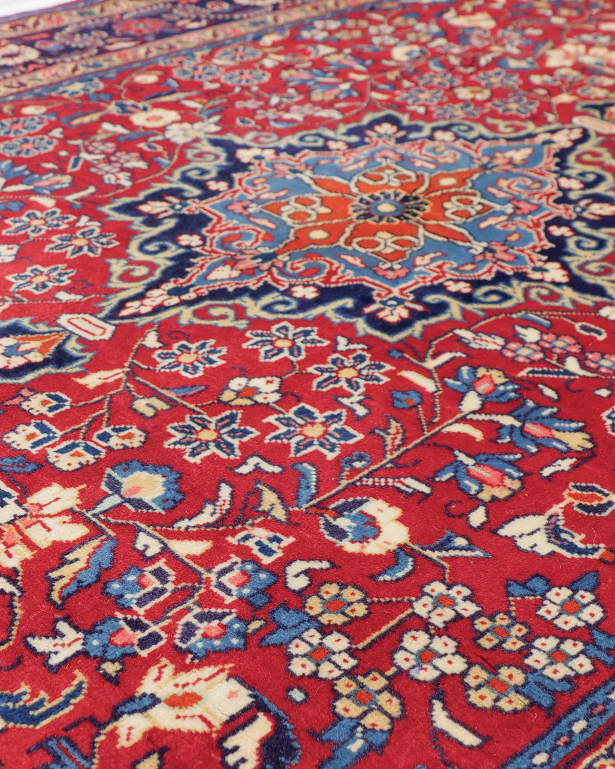 ペルシャ絨毯 ウール 130×215cm 赤 リビング 手織り｜SATHI RUGS