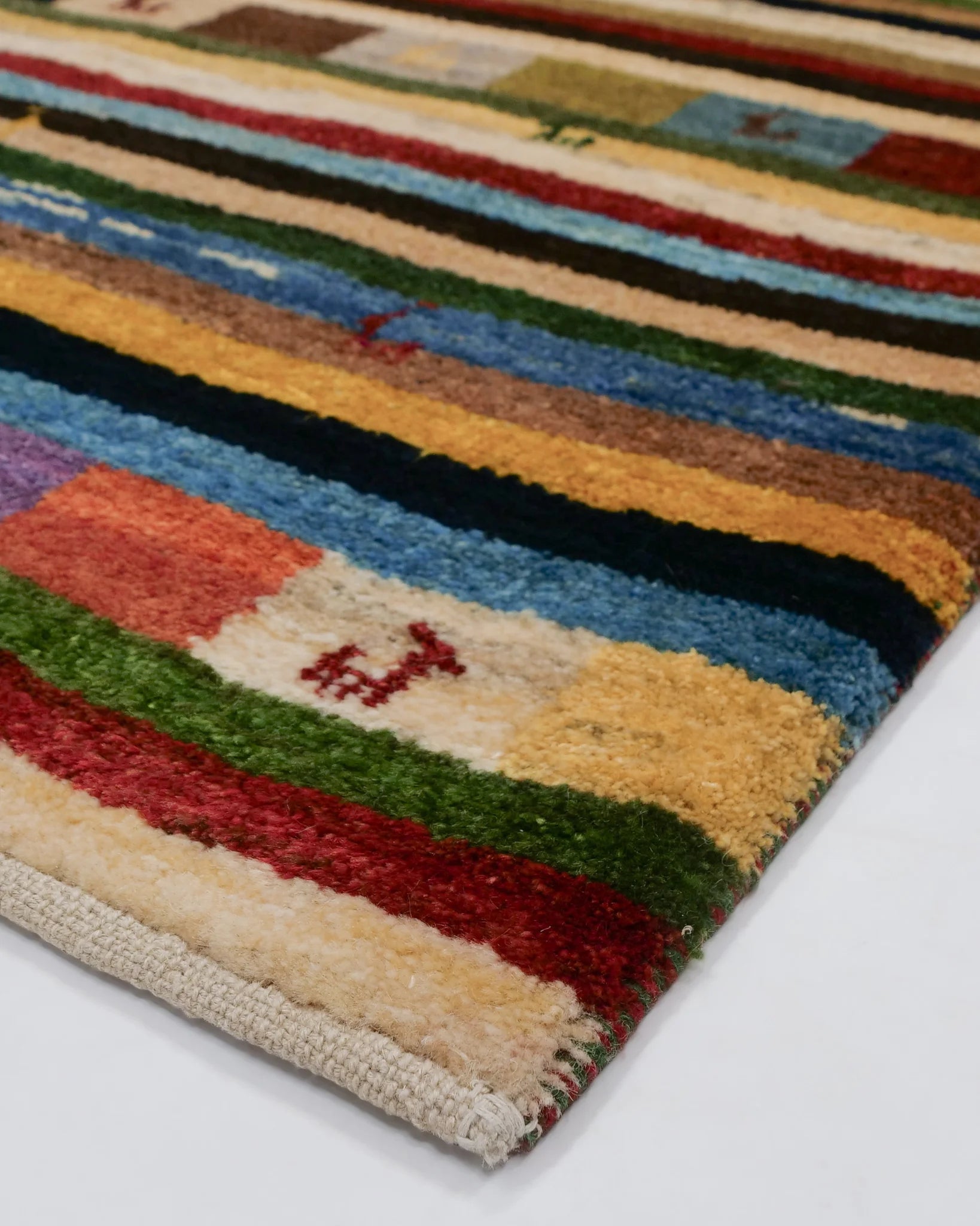 手織りペルシャ絨毯　未使用に近い　美品　シーラーズ産　220cm × 132cm ペルシャ絨毯｜シーラーズ産 ライオンギャッベ 70×95cm｜赤