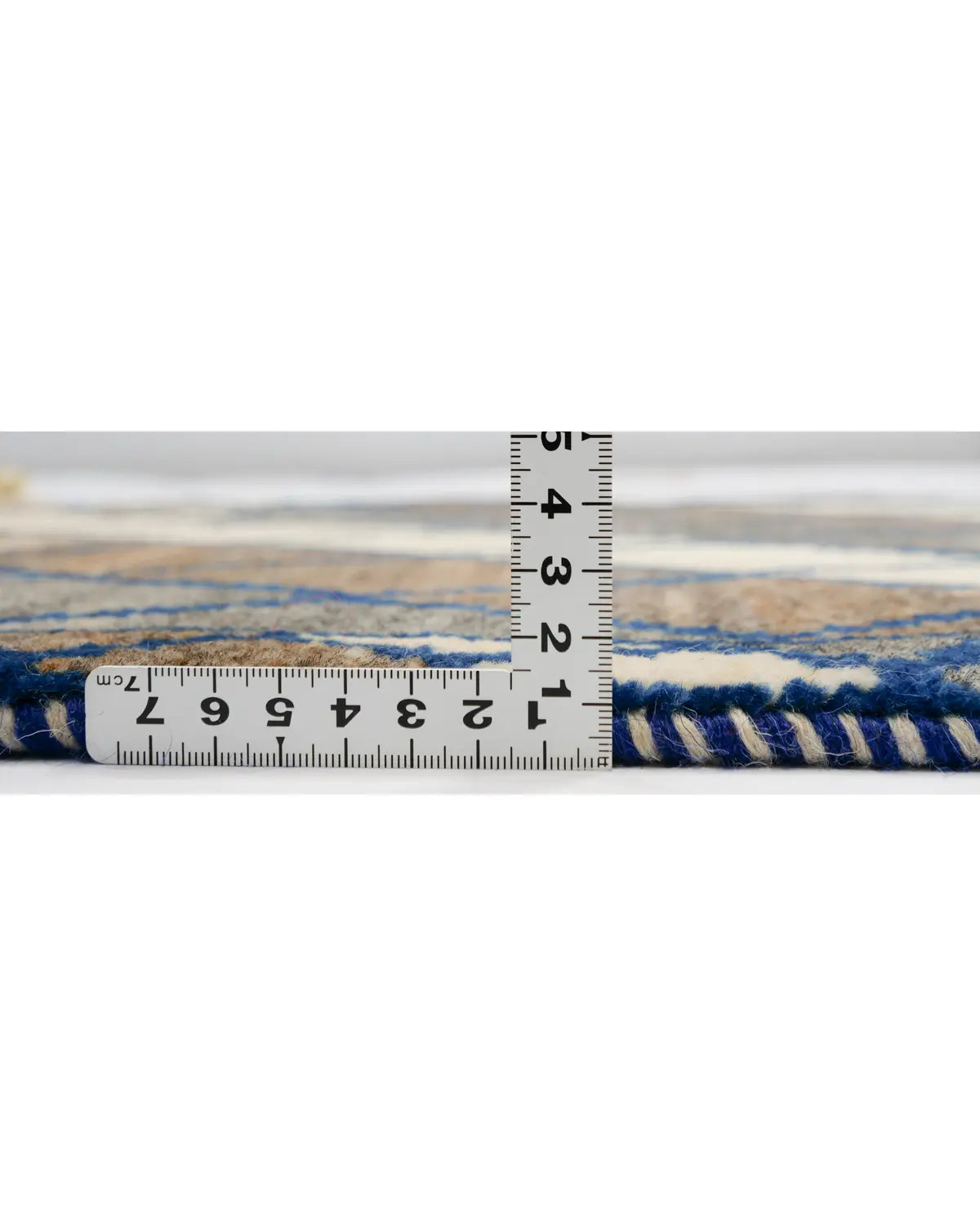 ミニマル空間に映える ペルシャギャッベ シーラーズ地方 ウールラグ ひし形デザイン