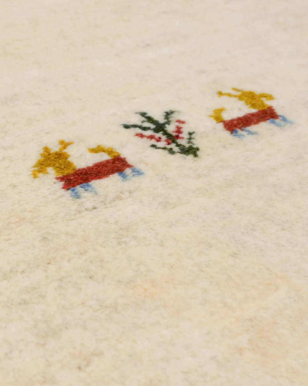 玄関マットサイズの白色のギャッベ