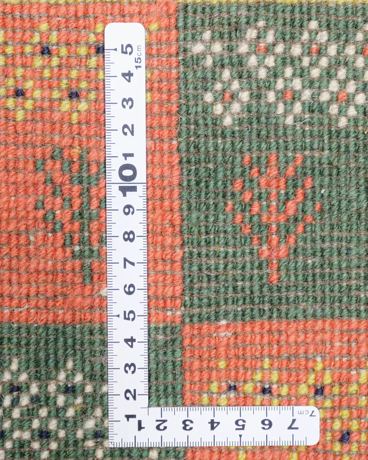 厚みのあるウール素材のペルシャ絨毯ギャッベ 